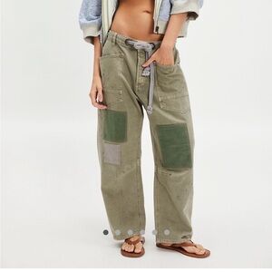 Free People Olive Patch Pocket Wide-Leg Jeans Sold out everywhere and size 24⭐️